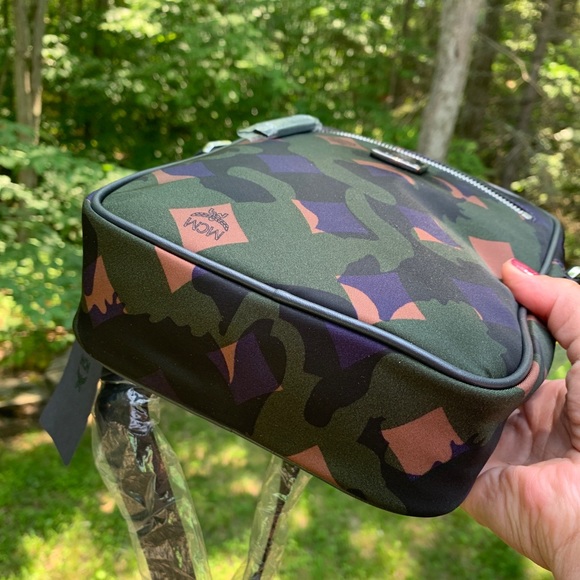 ⛔️SOlD⛔️Authentic MCM Nylon/Leather zip camo Crosb - Picture 5 of 13